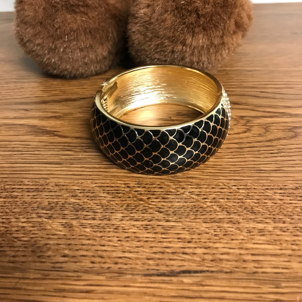 NWT Gold and black bangle! Patterned! With gems!